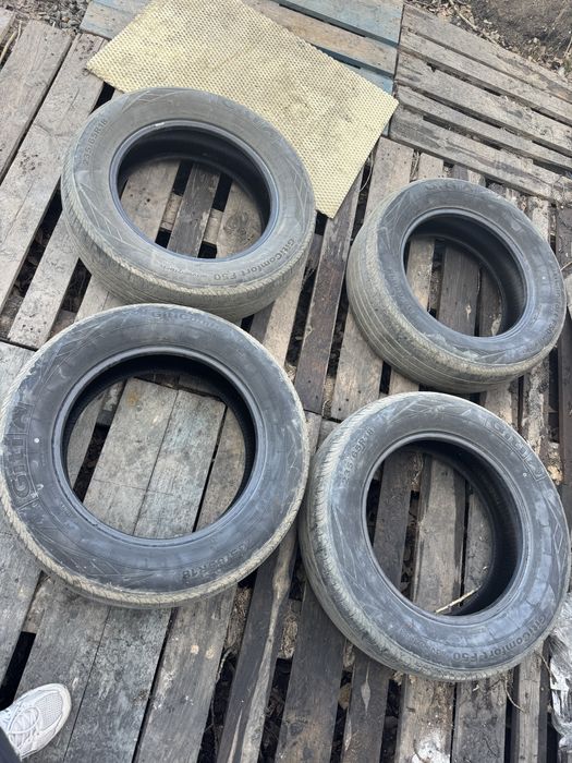 Продам комплект летней резины 235/65/18