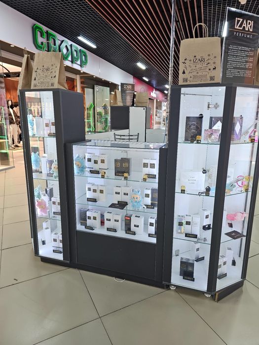 Продам витрина для парфюмерии и прочего