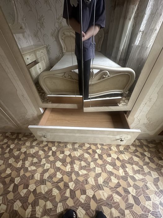 Продаем старую мебель