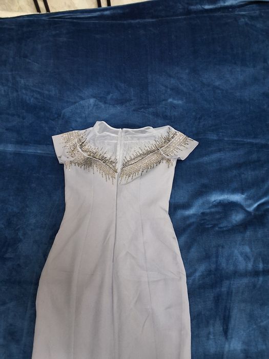 Кешкі көйлек сатылады