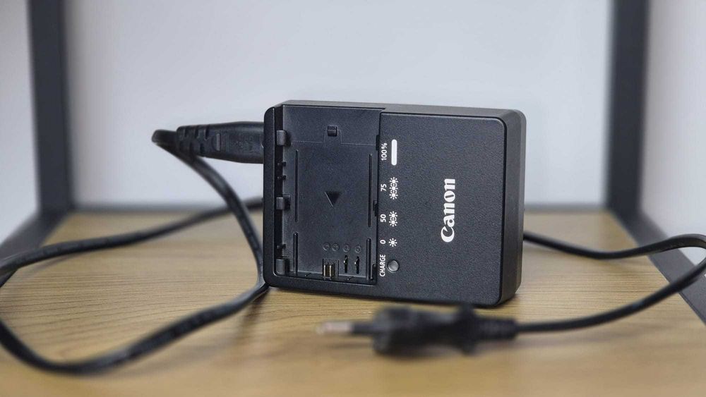 Canon EOS 80D + 50mm f/1.8 STM + 18-55 IS STM + Grip + 4 Baterii + Incarcator