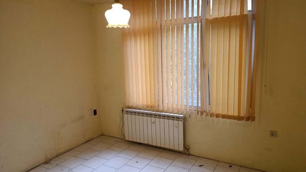 Дава се под наем Тристаен апартамент в Бургас, Център - 90 кв.м за 408 € - Снимка #1