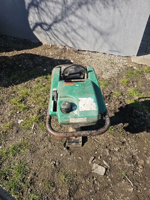 Compactor de bătut pamantul
