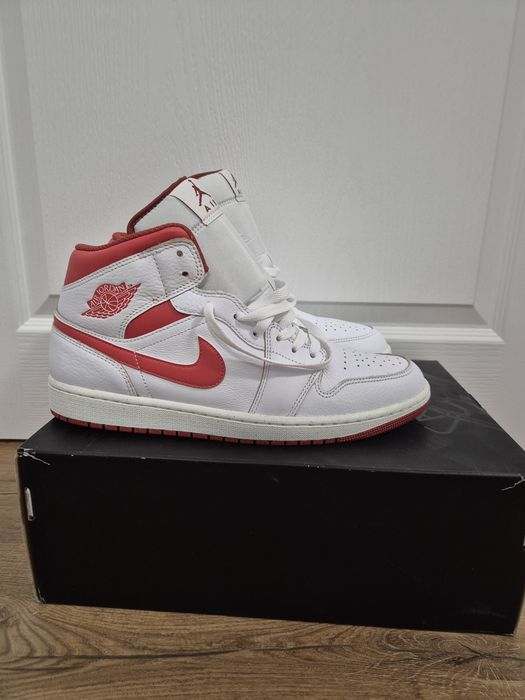 Air Jordan 1 Mid SE "Dune Red"