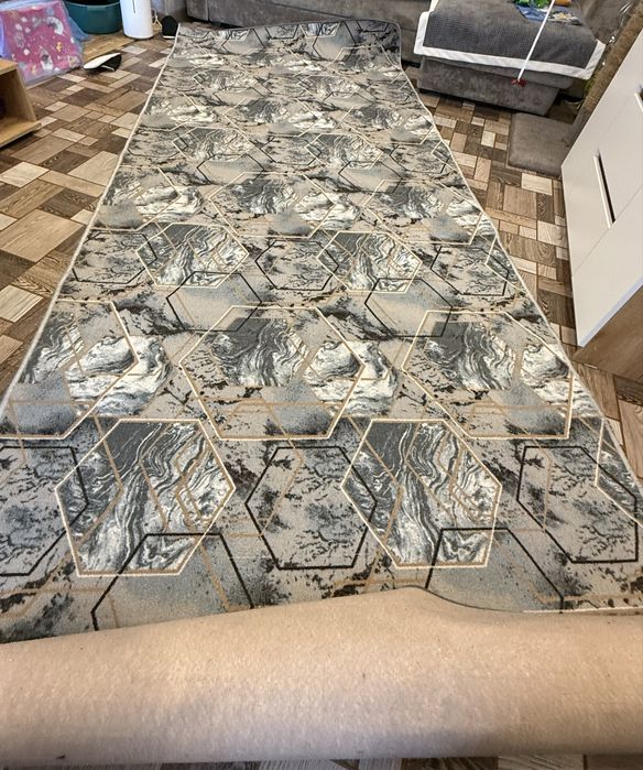 Продам ковёр 4м х 150