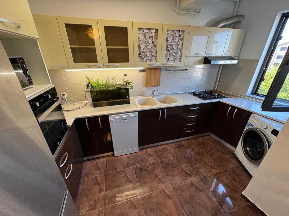 3 camere Bucureștii Noi | Metrou 350 m | Centrală proprie | Parcare 2 mașini | Bloc 2011