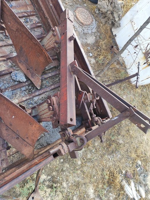 Трактор YTO 804 на ходу