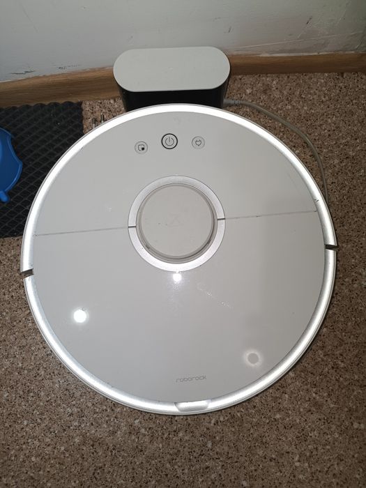 Продам робот пылесос Roborock s5