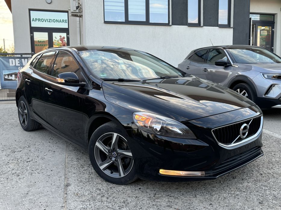 Volvo v40 R design model 2017