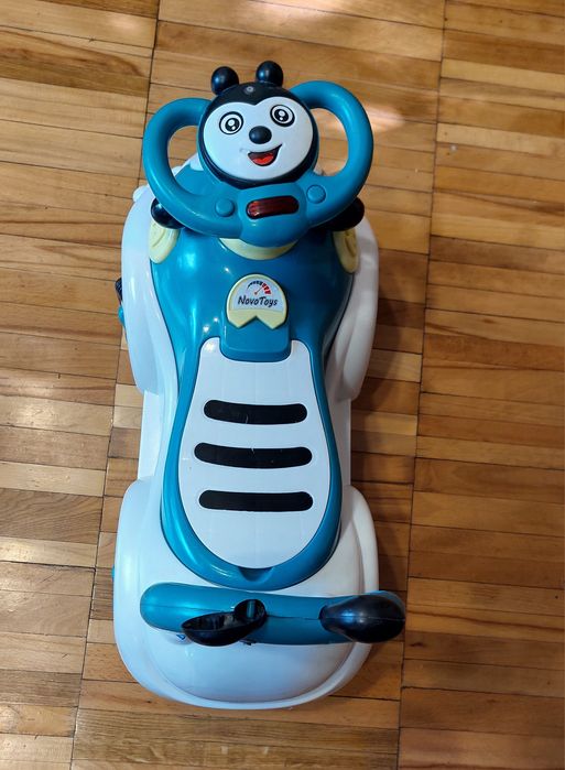 Детская красивая машина