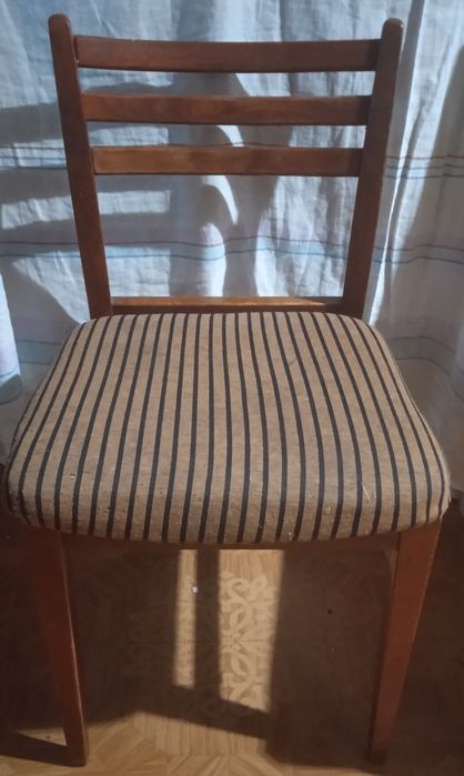 Продам стулья 4+1