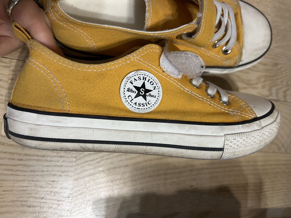 Продам кеды для девочки