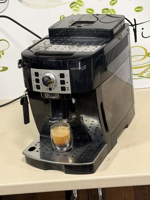 Кафемашина кафе автомат delonghi magnifica S  с гаранция
