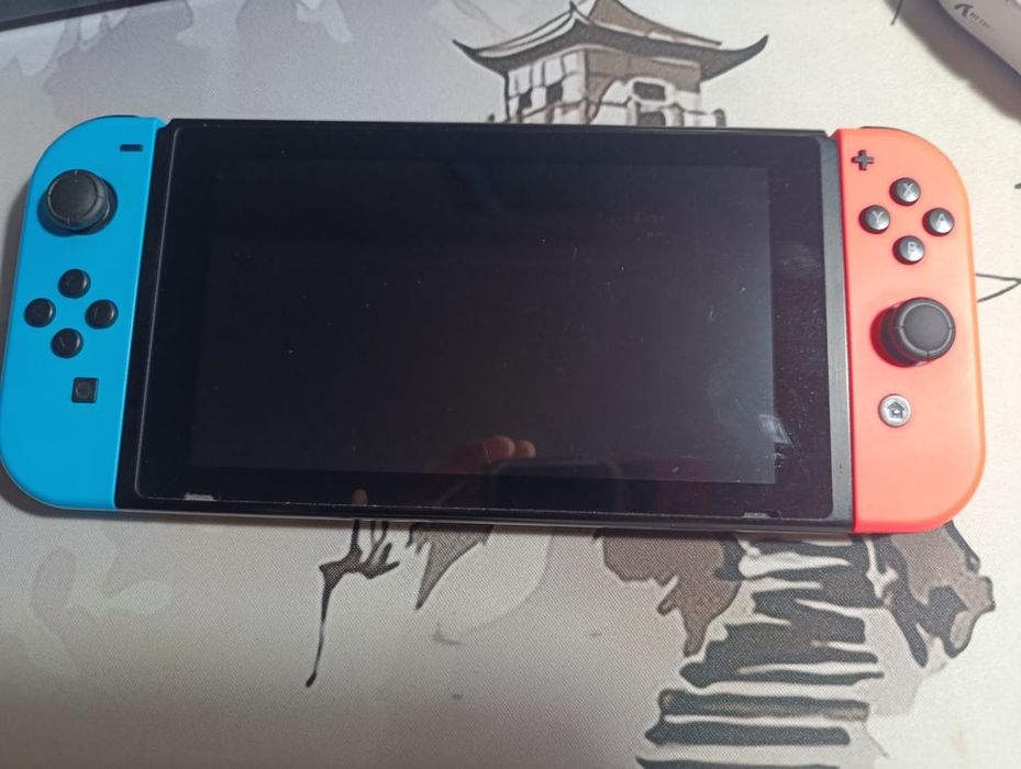 Nintendo switch с картой памяти 128 и играми
