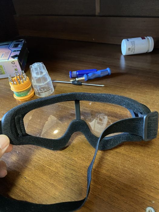 Шлем белый очки прозрачный