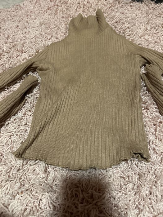 Bluza un maro deschis din bershka marimea xs cu guler