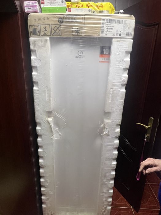 Холодильник indesit
