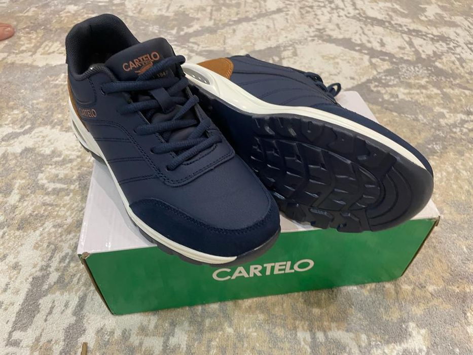 Кроссовки осенние