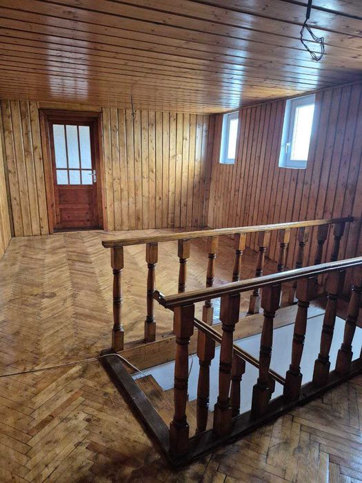 Spațiu de închiriat – 96mp - etaj 1 și masardă, zona UTA Vlaicu