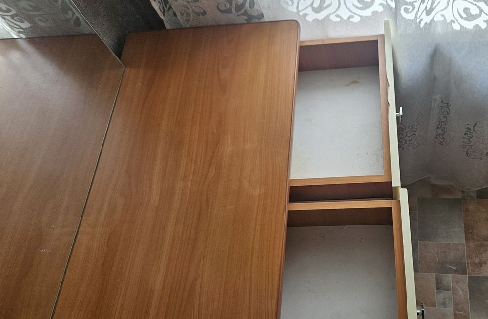 Комод с зеркалом