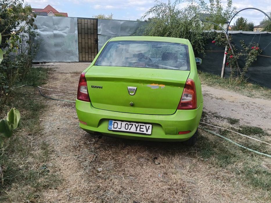 Vând Dacia Logan