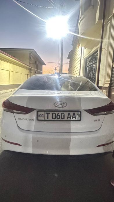 Автомобил hundai Elantra