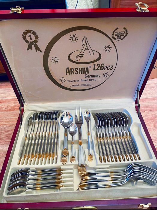 Шикарный набор столовых приборов. Новый. Премиум качество. Торг.