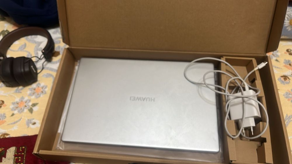 Ноутбук huawei Matebook