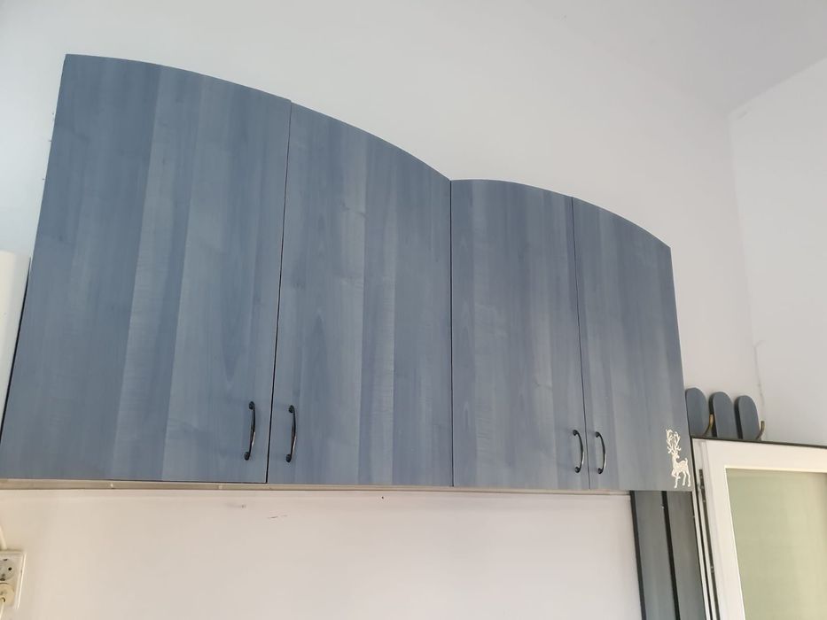 Vând mobila pentru magazin de haine