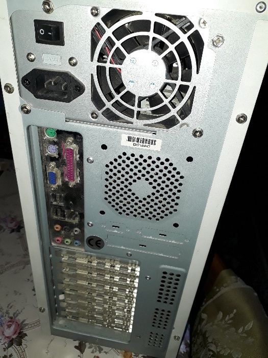 Компютър настолен