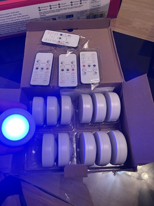 Чисто нов ГОЛЯМ комплект  9 бр. Безжични RGB LED Лампички с 4 Дистанционни