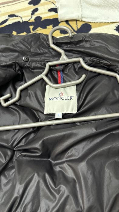 Куртка бренд moncler