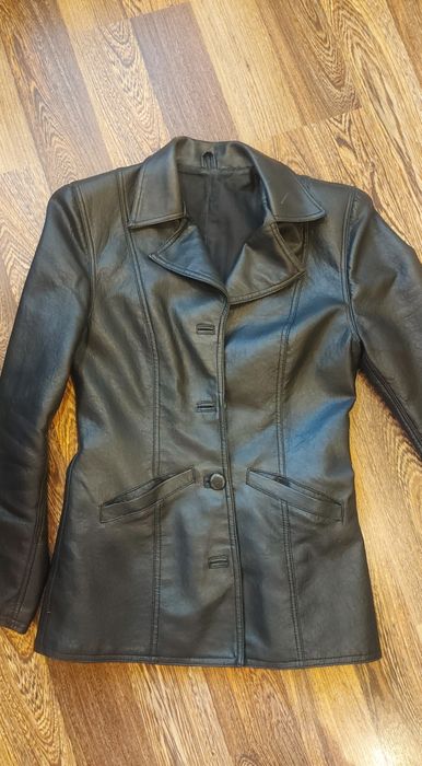 Дамско кожено елегантно сако S-M размер