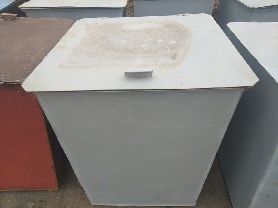 Мусорные контейнеры