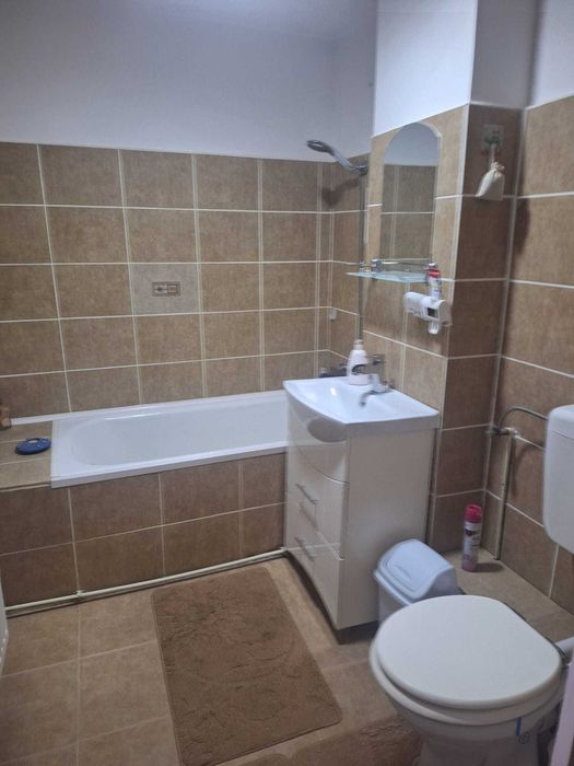 Închiriez apartament 2 camere decomandat, complet mobilat și utilat, vis-a-vis de Hotel Dacia