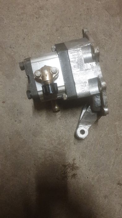 Cilindru hidraulic și pompă hidraulică