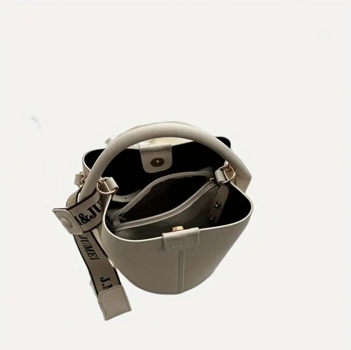 Нова бежова чанта