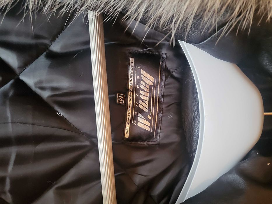 Дамско черно кожено яке