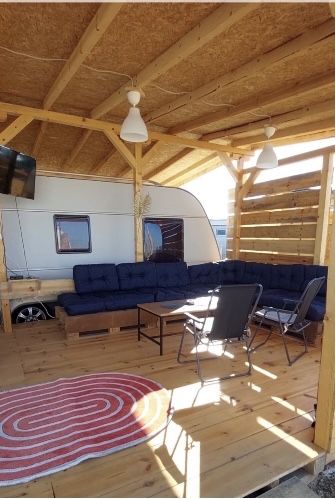 Каравана Под Наем ,,Антоанет'' на Къмпинг Градина