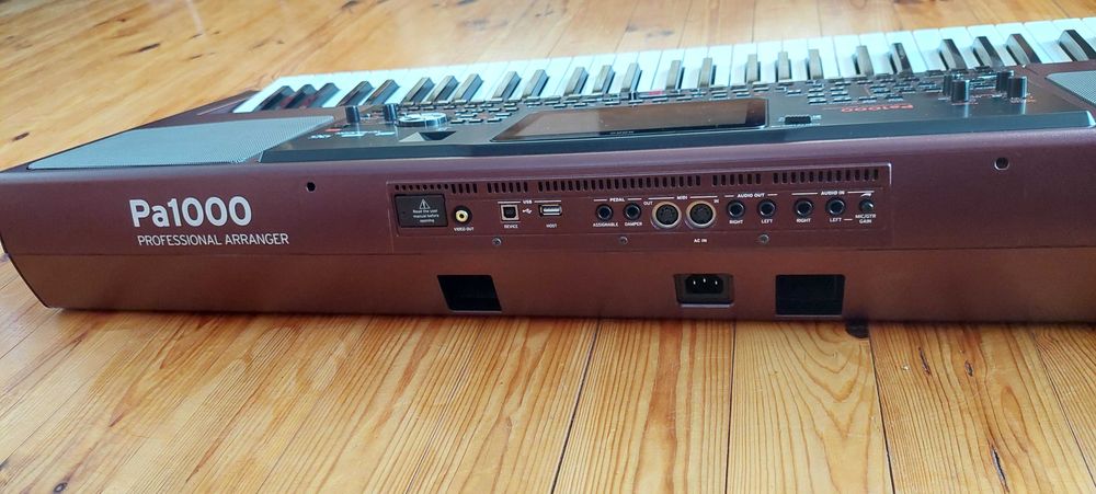 Продавам Korg Pa1000
