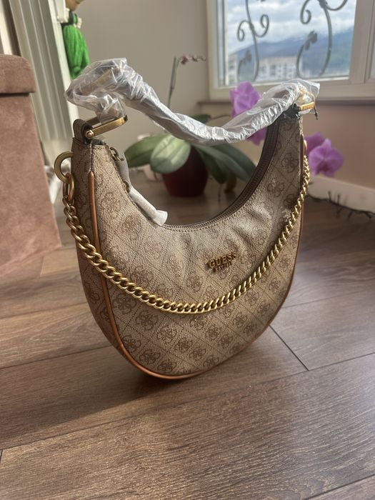 Чанта Guess Dagan & шапка Guess Aviana