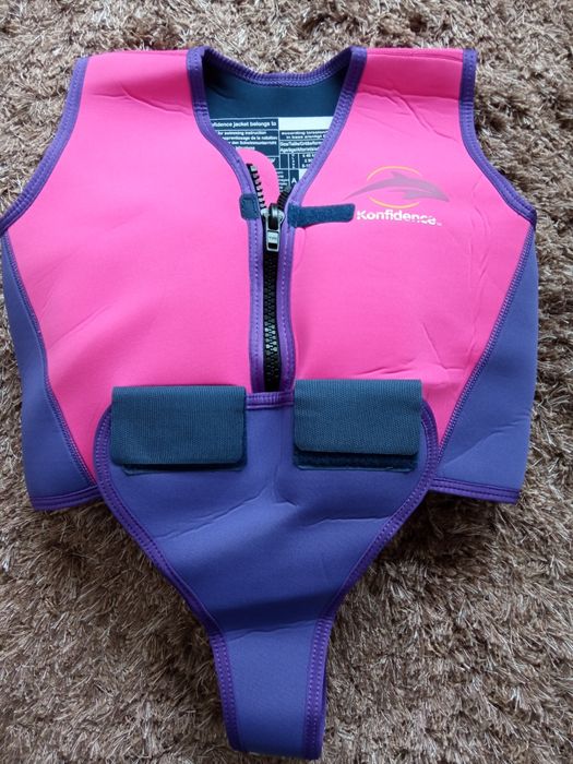 Детска жилетка за плуване 40лв