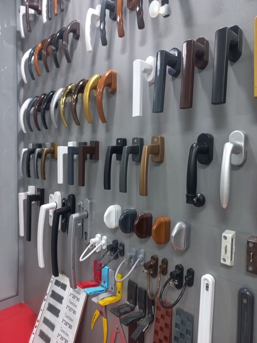 Фурнитура для окна и двери