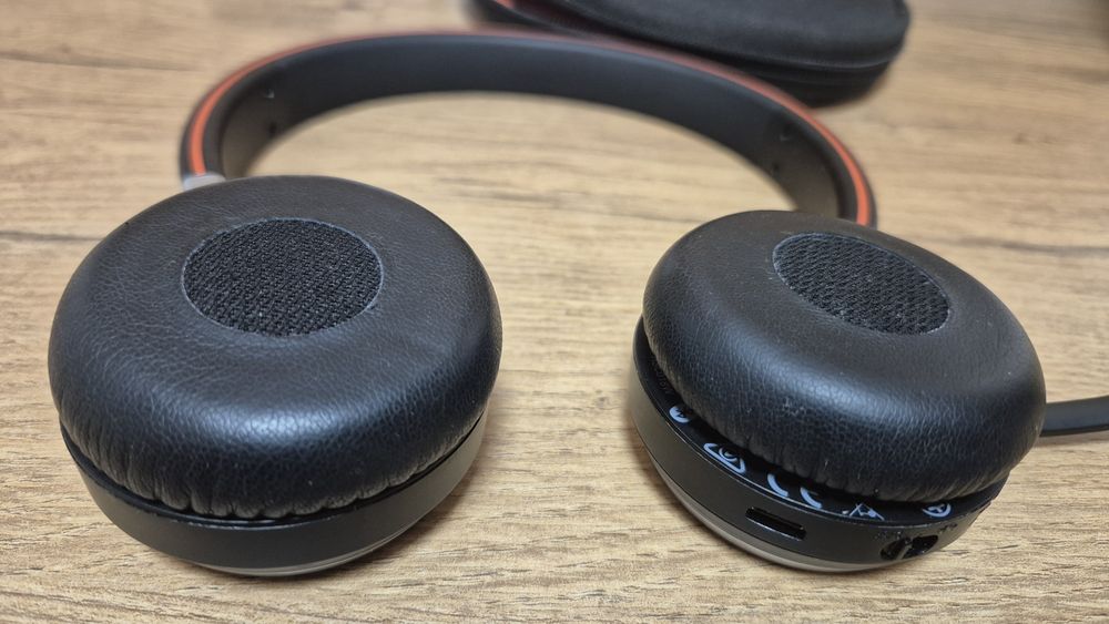 Căști Profesionale Jabra Evolve 65 UC + Husă – Ca noi 
După cum se vede în poze căștile sunt ca și noi