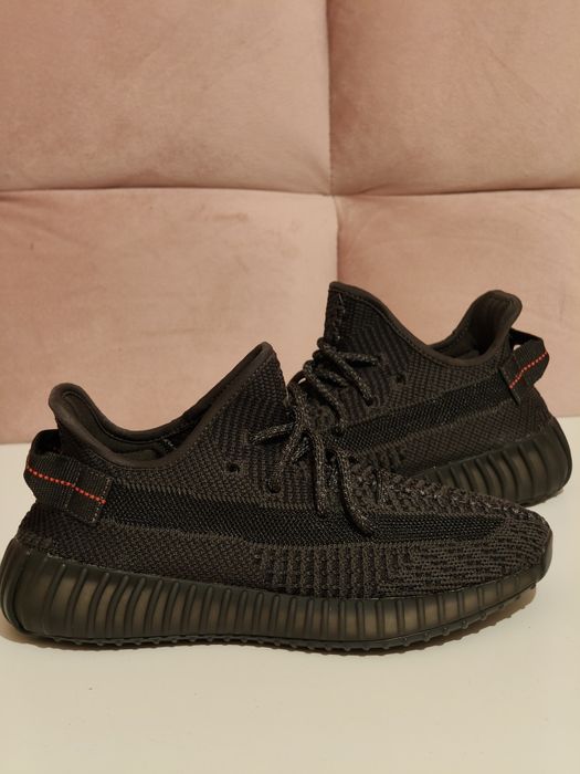 Adidasi Yeezy Black (38)