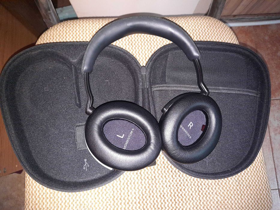 Слушалки Sennheiser Momentum 4 Wireless
