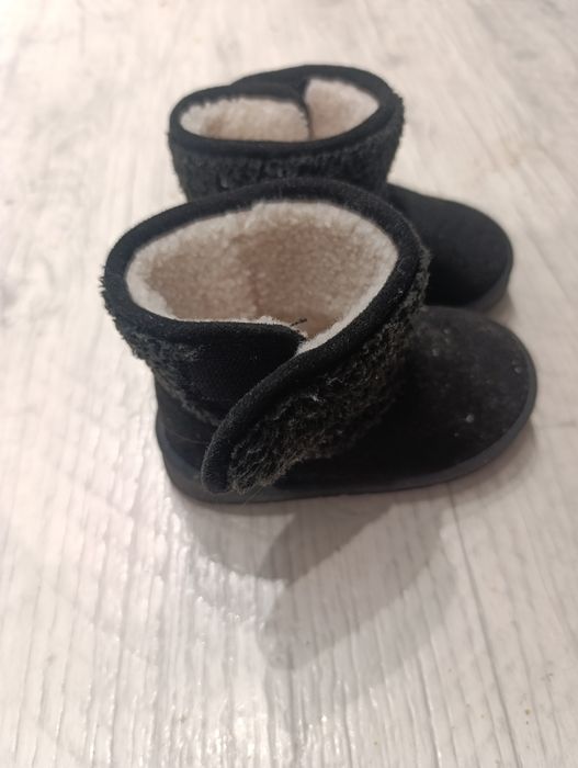 Продам зимние ботинки 23 рр