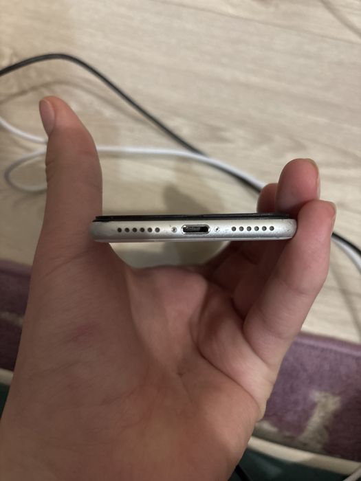 iPhone se 2020 Б/У