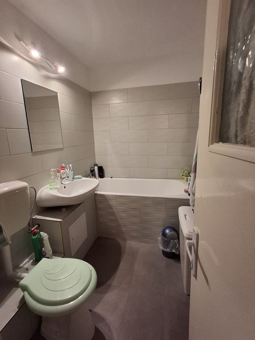 Vând apartament cu 4 cameră