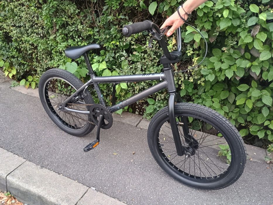 Vând Bicicletă BMX